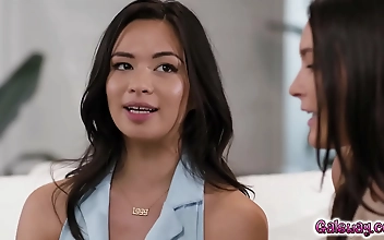 男人 久久久久 Hot Asian Beauties Offer Unforgettable Oral Pleasure