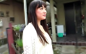 好大 Latin Beauty Tempts with Sultry Oral Pleasure