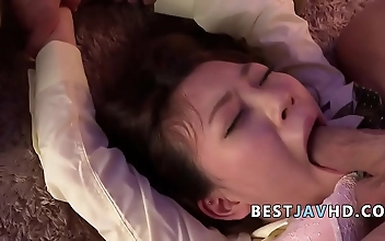 和 Passionate Asian Teen Takes Charge in Wild Ride
