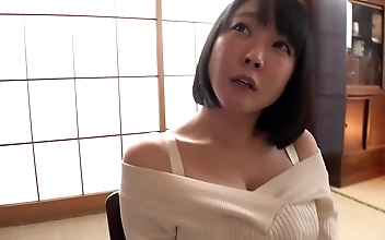 男男 黄色片 Seductive Siren Quenches Her Thirst with a Warm,