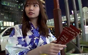 与 Excited Asian Girl Enjoys Dual Penetration Passionately