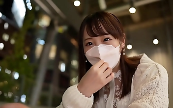 女人 Sexy Oil-Glistening Queen Spreads Wide for XL Thrills
