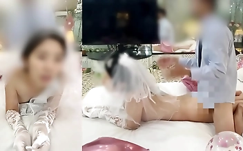 高潮 中文字幕 Asian Bombshell Sizzles Solo with Giant Dildo in