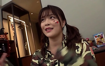 让 Shy Japanese Beauty's Explicit Finger Play Leads to